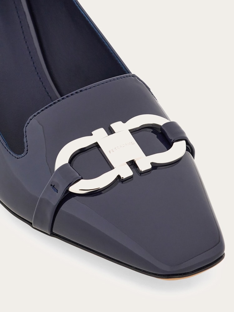 Pump with Gancini ornament - Image 5